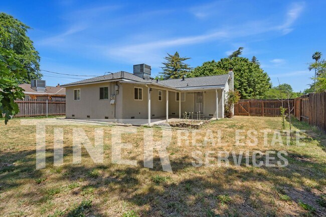 Building Photo - 2268 El Manto Dr