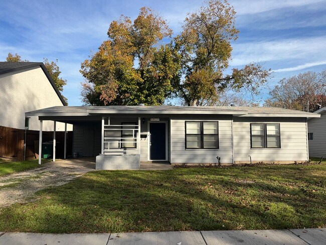 Building Photo - 5816 Trigg