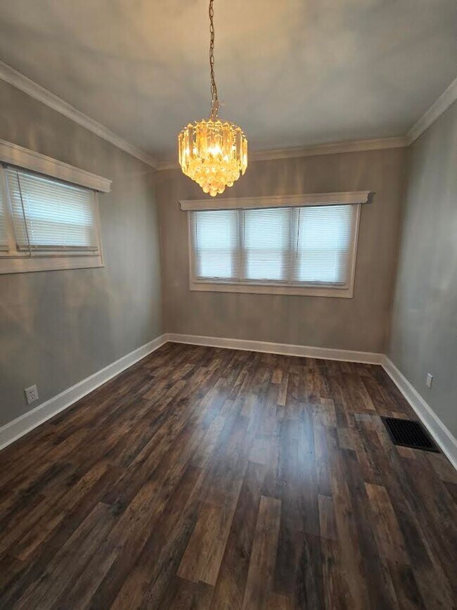 Foto del edificio - Three Bedroom Home located on Westside near 30th Street and MLK Drive