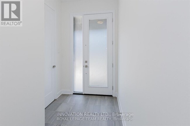 Building Photo - 127 Succession Ct