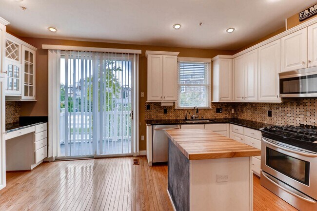 Building Photo - 1290 Harbor Island Walk