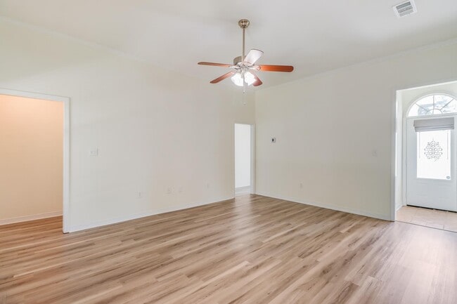 Building Photo - 14081 Oak View Cir