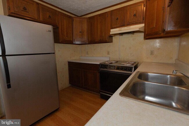 Foto del edificio - 48 Turf Ln