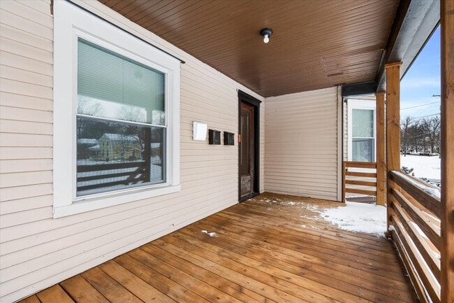 Building Photo - 607 Tulip St