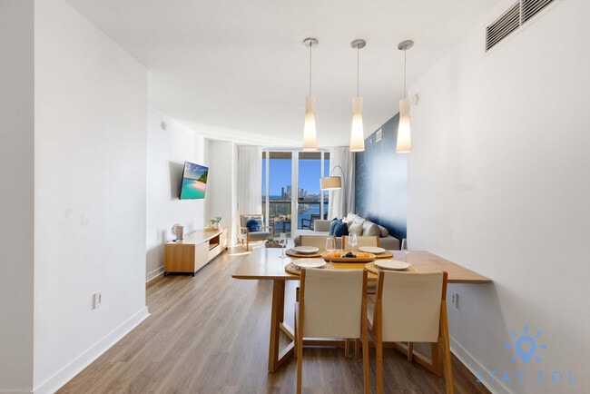 Building Photo - 2602 E Hallandale Beach Blvd