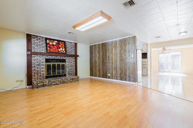 Building Photo - 3 Bed 2 Bath House for Rent