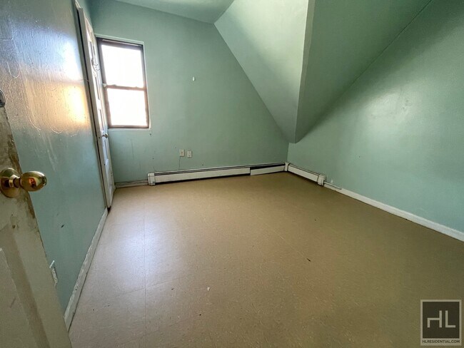 Building Photo - 1054 E 14th St