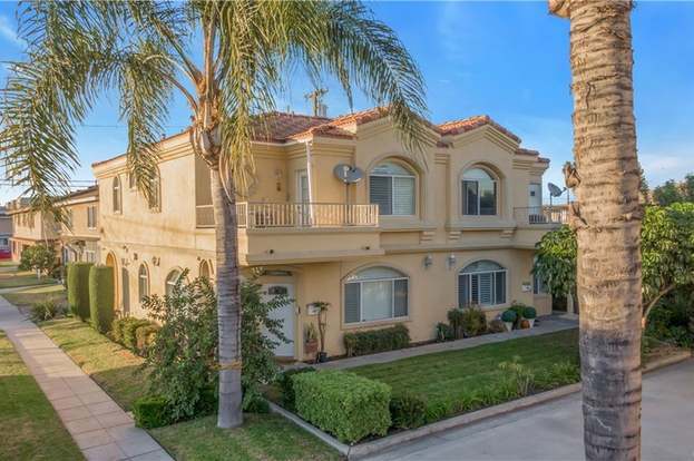 Front of building - 10630 La Reina Ave