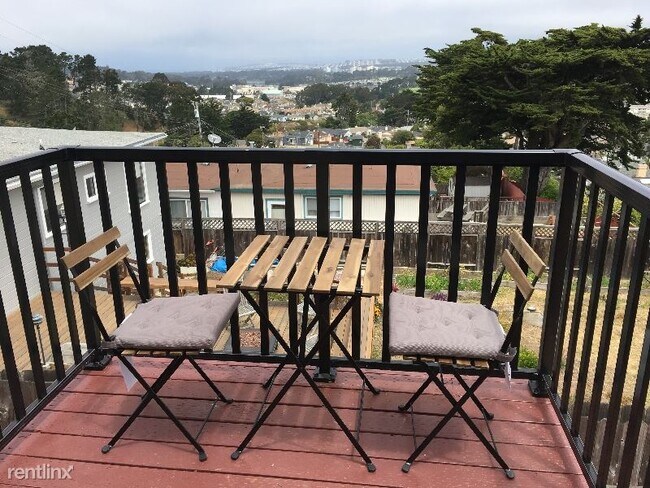 Building Photo - 1 br, 1.5 bath Townhome - A Gilman Dr.
