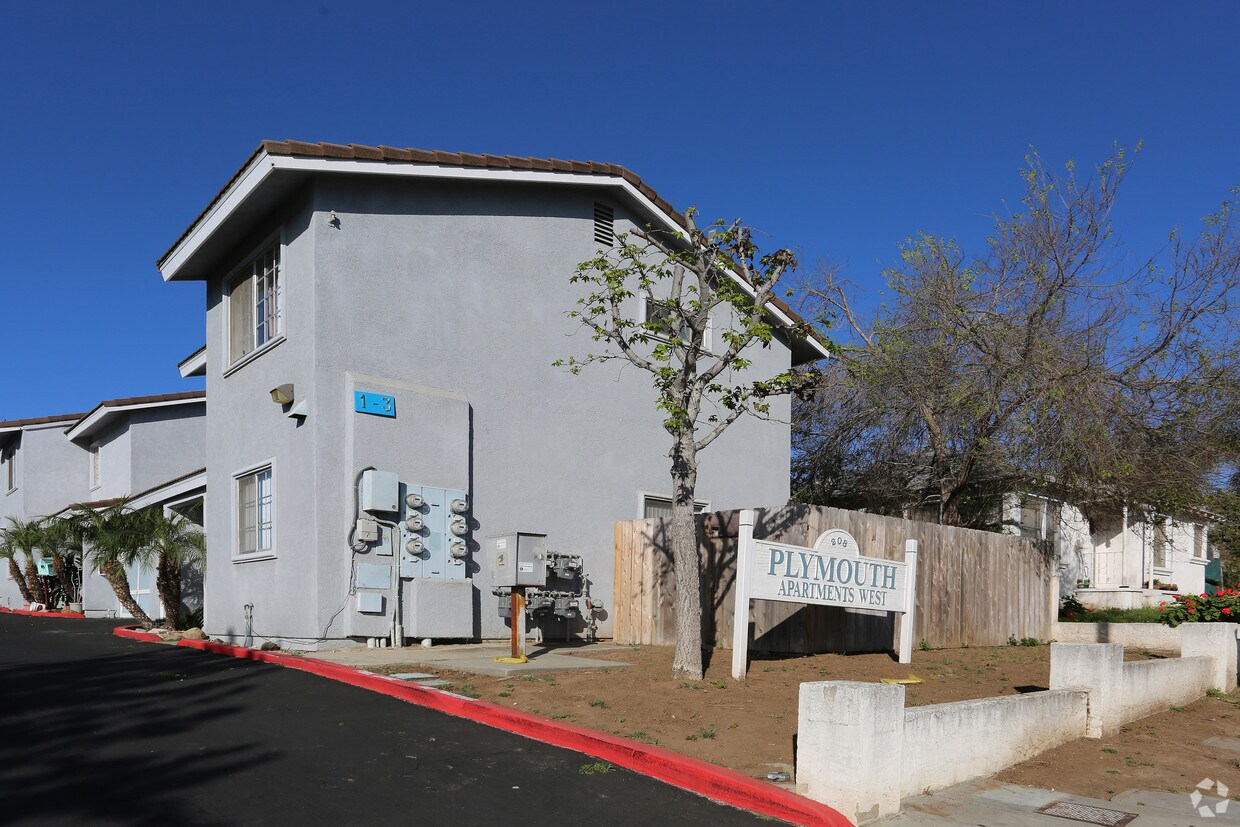 Building Photo - 208 Plymouth Dr