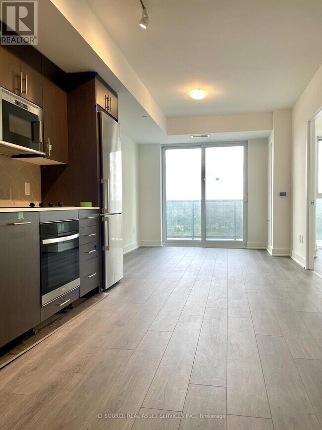 Photo du bâtiment - 2545-2545 Simcoe St N
