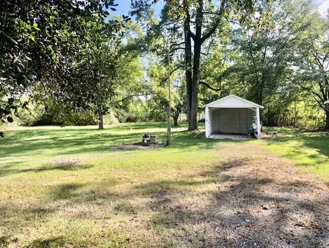 Building Photo - $500 OFF FIRST MONTH'S RENT-COMPLETE REMOD...