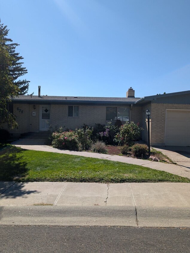 Foto principal - 675 University Dr