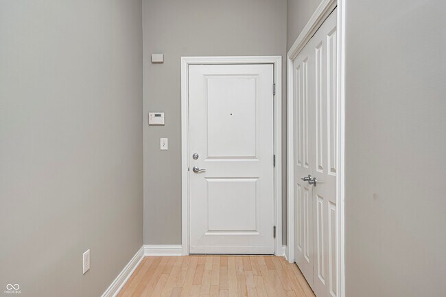 Foto del edificio - 350 N Meridian St