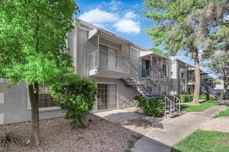 Building Photo - 3823-3823 S Maryland Pkwy
