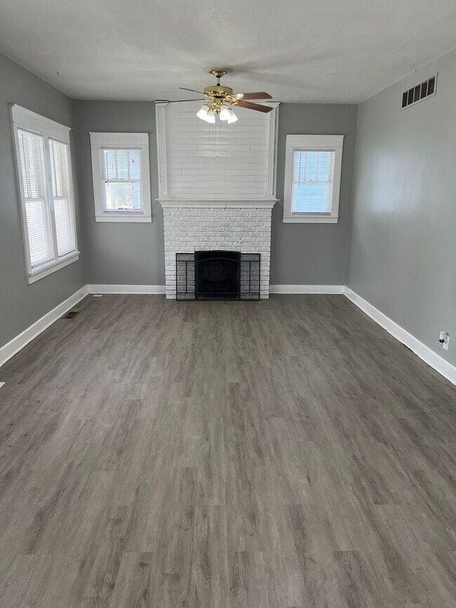 Foto del edificio - Charming 3-Bedroom/ 1 Bathroom house located in the heart of Topeka
