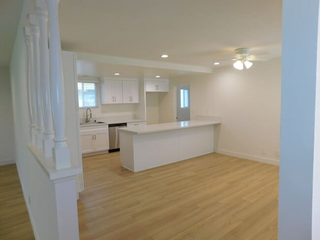 Foto del edificio - Stunning 4BD, 2.5 BA, 1 Story Single Family Home in Fountain Valley