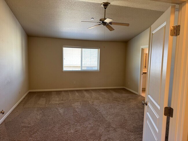 Foto del edificio - Amazing 3 bedroom home