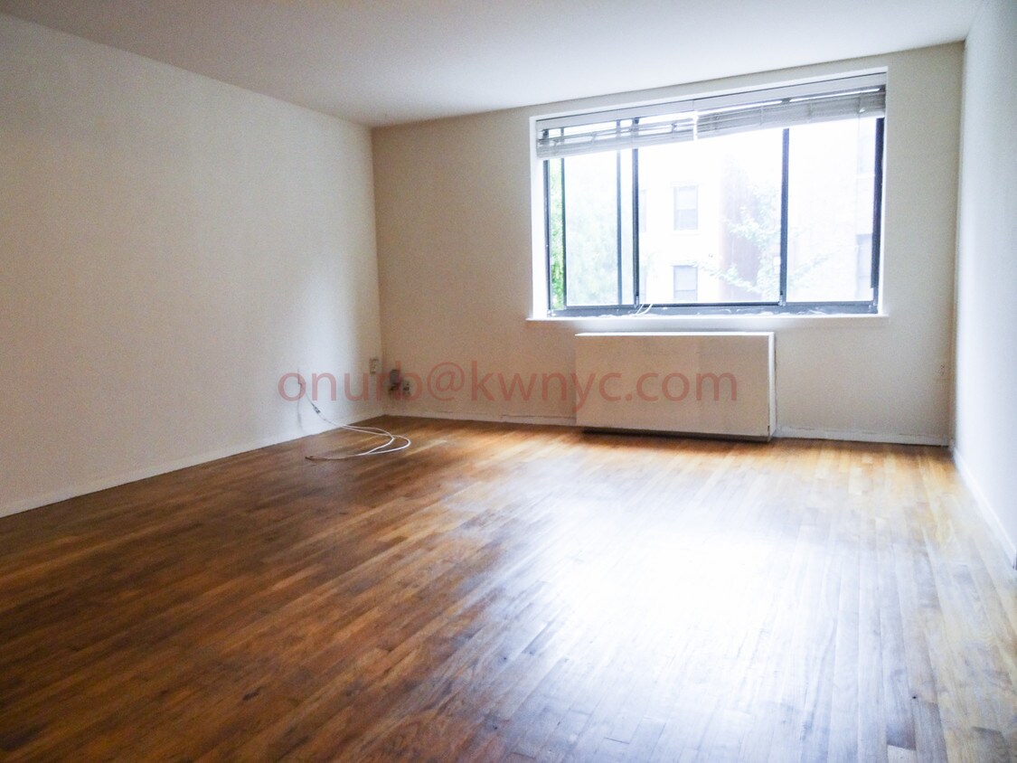 Primary Photo - 296 Park Ave