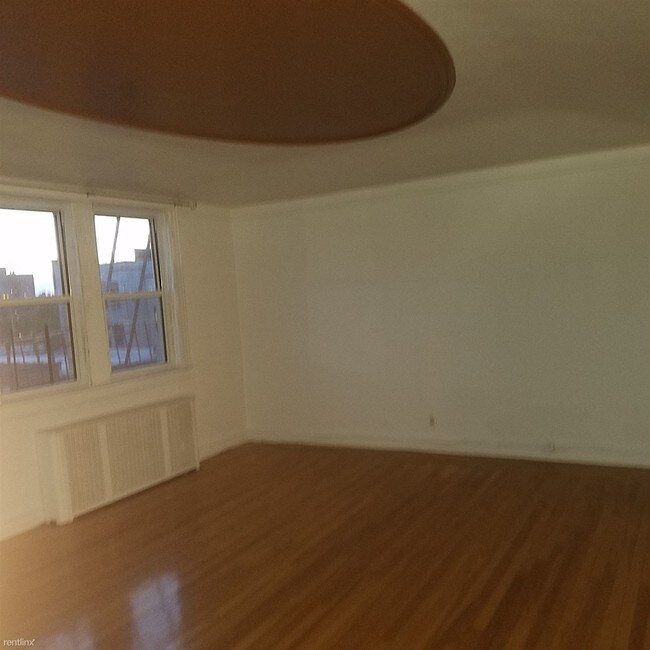 Building Photo - 2561 Radcliff Ave