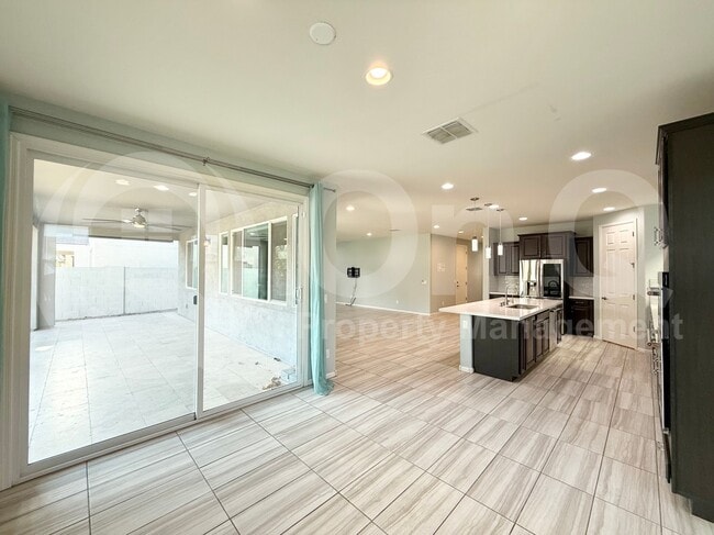 Building Photo - 261 E Wisteria Dr
