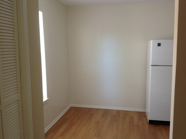 Foto del edificio - Upper Level at Salem Square!
