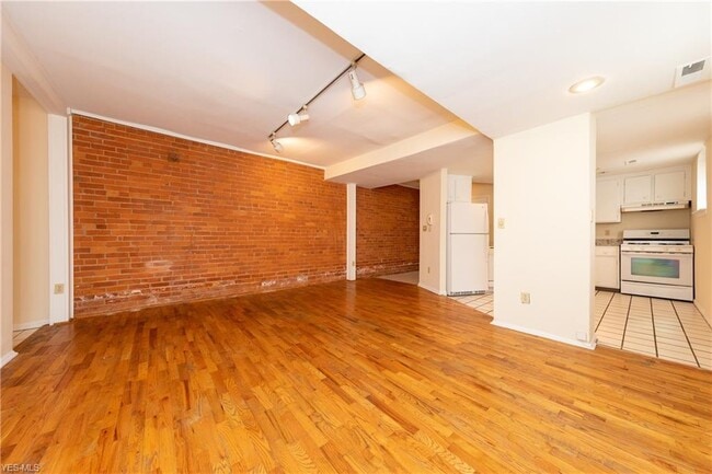 Building Photo - 2764 Lancashire Rd