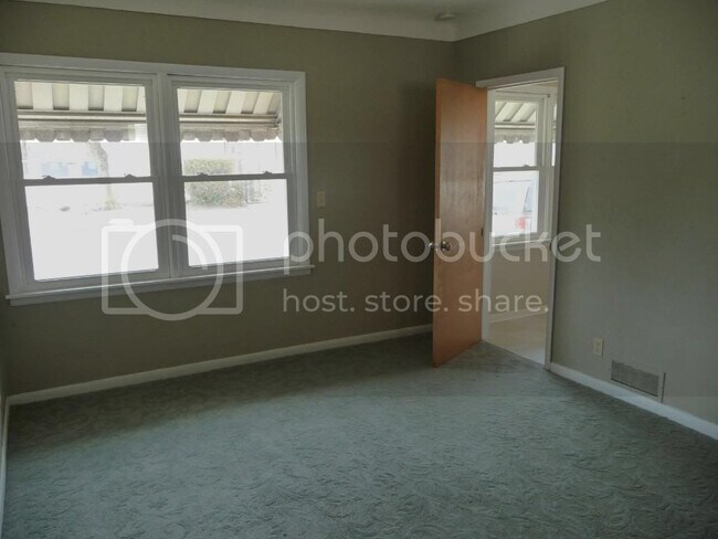 Building Photo - 101 Elm St