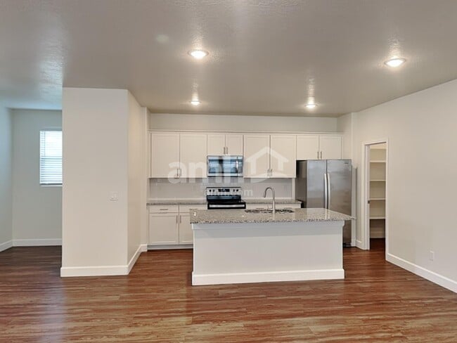 Foto del edificio - 11141 Kitty Hawk Rd