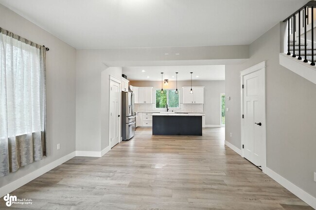 Foto del edificio - Charming & Updated 4BD/2.5BA!