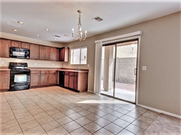 Foto del edificio - 9633 N 82nd Lane