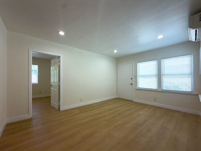 Foto del edificio - 411 W Windsor Rd