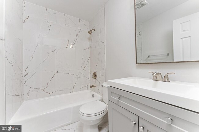 Shared Bathroom - 13742 Penwith Ct