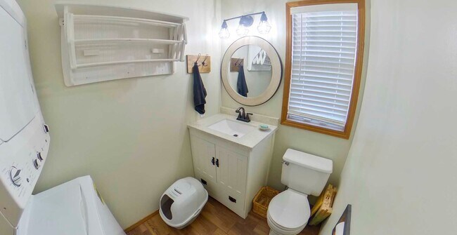 Foto del edificio - 3D Tour Available - Fenced in + Recently Updated + Washer & Dryer + Pet Friendly! Available May 1st!