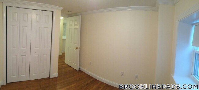 Building Photo - 1539 Beacon St
