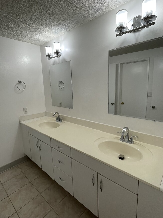 Upstairs bathroom - 1106 Opal St
