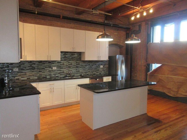 Building Photo - 2 br, 2 bath  - 1900 S Clark St Ste 100