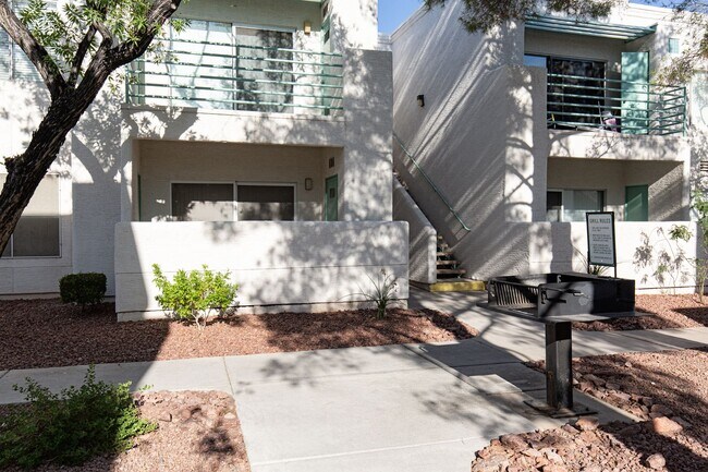 Foto del edificio - First floor 1 br unit in gated community w...