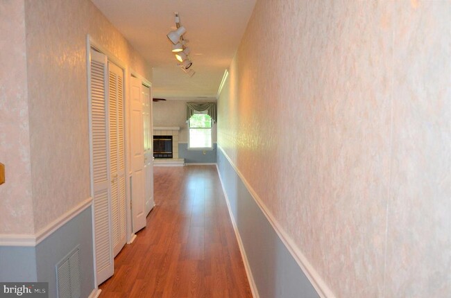 Building Photo - 818 Roundtree Pl