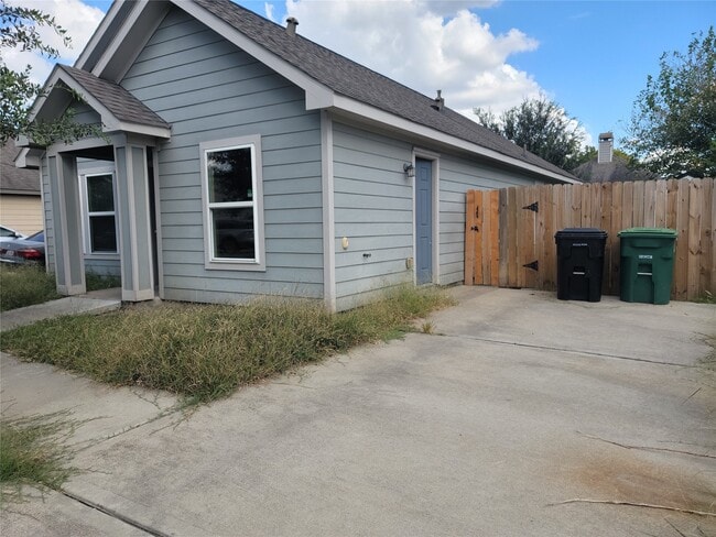 Building Photo - 8031 Canyon St