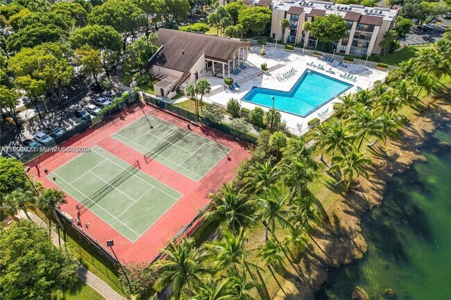 Foto del edificio - 14611 N Kendall Dr
