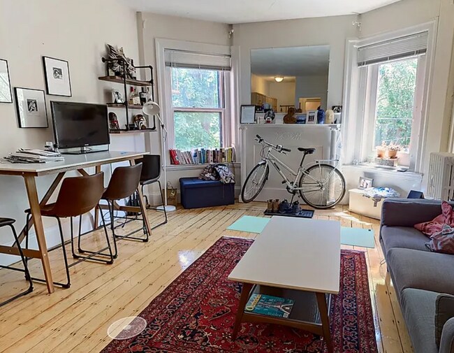 Foto del edificio - 1067 Beacon St