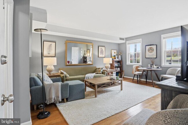 Foto del edificio - 7 Russell Rd