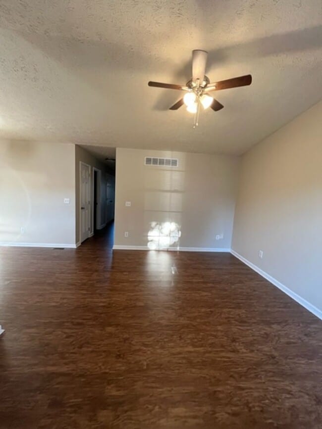 Building Photo - 3 Bedroom, 2 bathroom in Nicholasville!