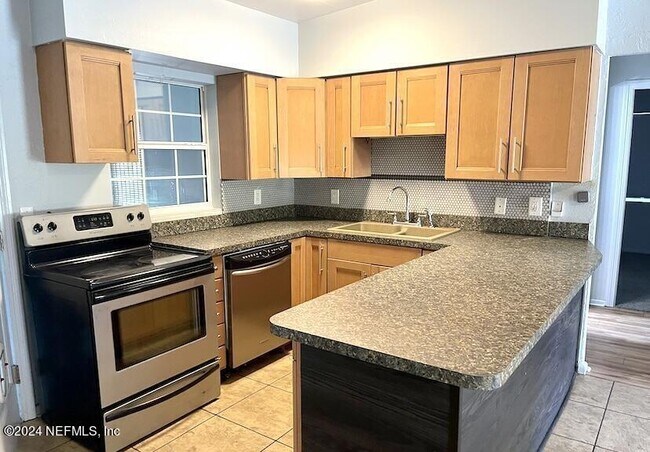 Foto del edificio - 5624 Ramona Blvd