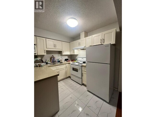 Photo du bâtiment - 7489 19th Ave
