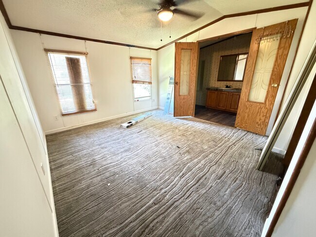 Foto del edificio - 183 Ainsley Ave