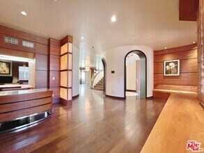 Building Photo - 10305 Almayo Ave