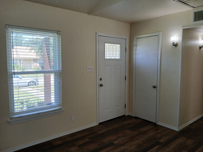 Foto del edificio - 902 Rocky Creek Ln