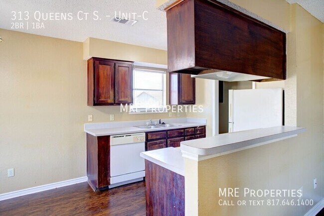 Foto del edificio - 313 Queens Ct S